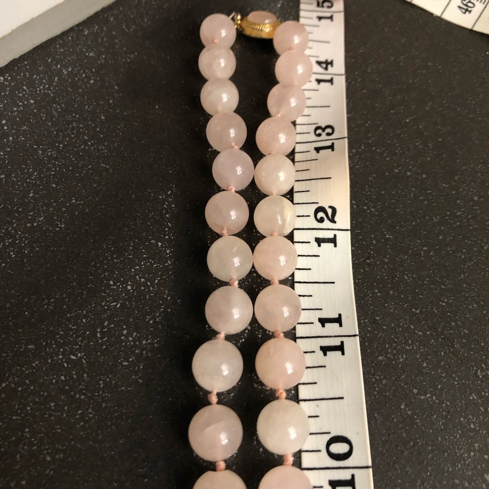 Women’s pink faux pearl necklace - Picture 7 of 8